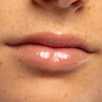 Doudou Lips in Rose on model