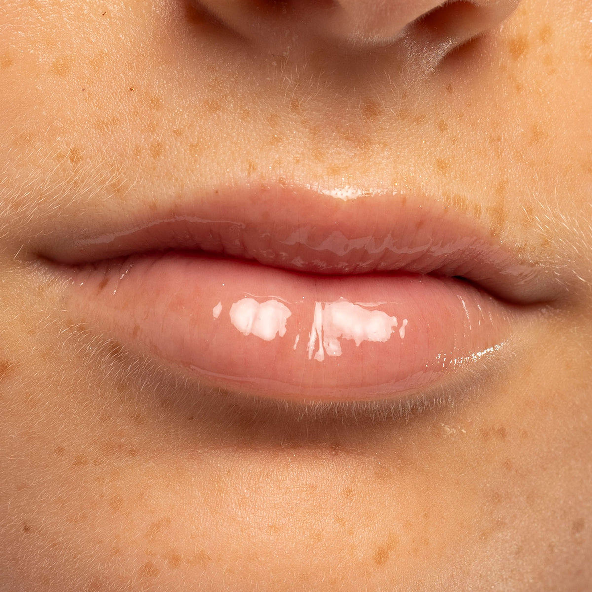 Doudou Lips in Rose on model
