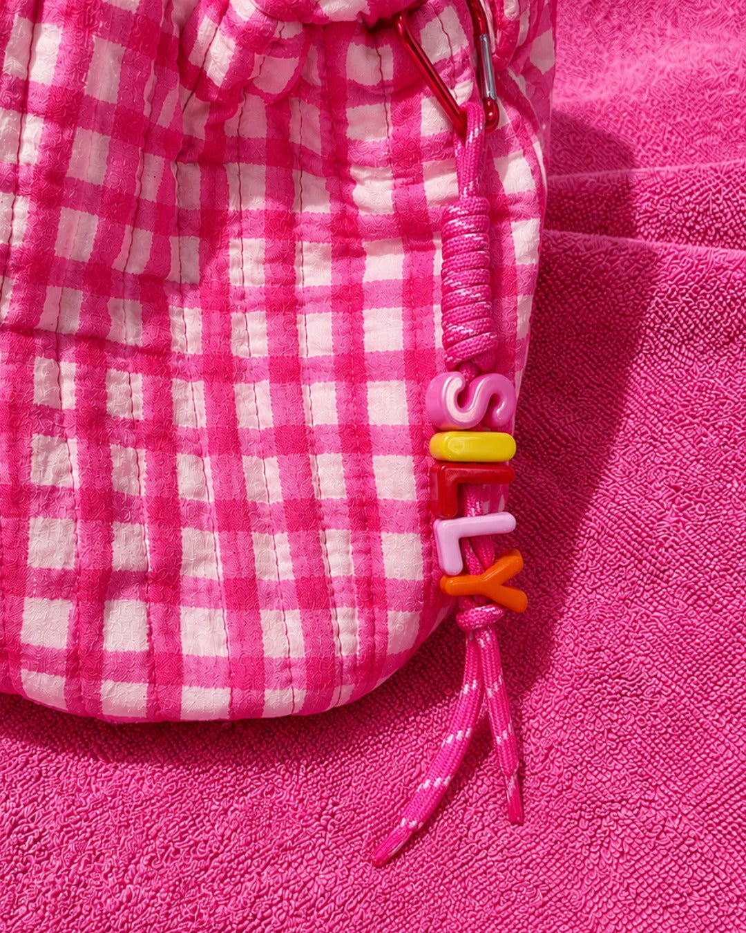 Silly Unicorn Keychain clipped to Le Bag